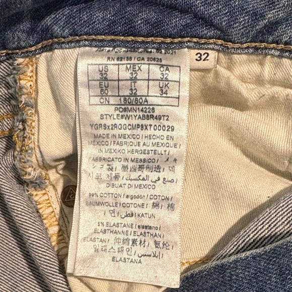 GUESS Relaxed Fit Light Blue Jeans - Picture 5 of 7